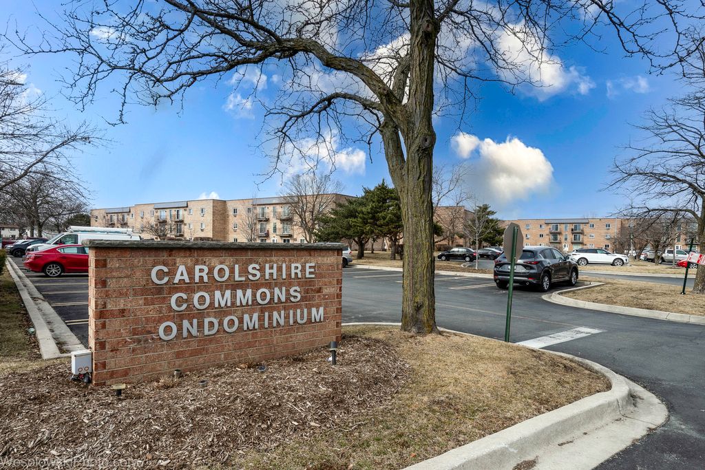 147 W Elk Trail 147, Carol Stream, IL 60188