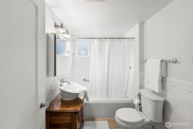 1215 N Alder Street, Tacoma, WA 98406