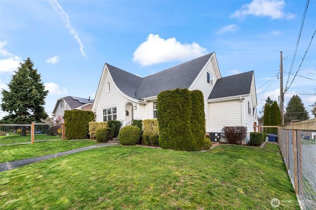 1215 N Alder Street, Tacoma, WA 98406