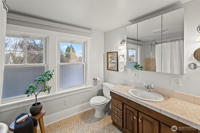 1215 N Alder Street, Tacoma, WA 98406