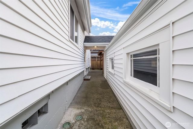 1215 N Alder Street, Tacoma, WA 98406