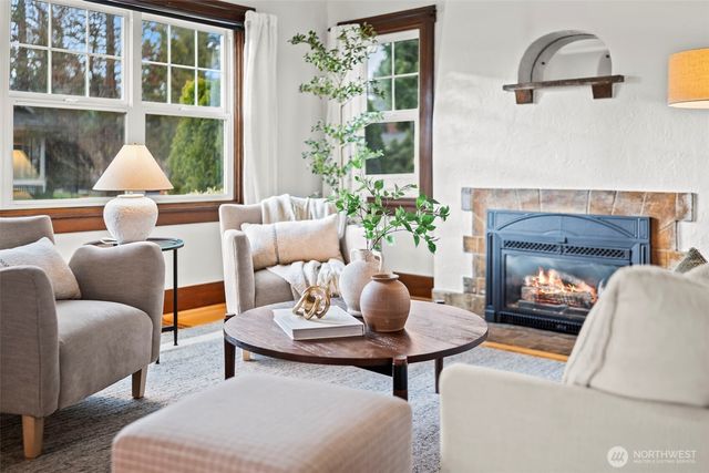 1215 N Alder Street, Tacoma, WA 98406