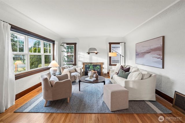 1215 N Alder Street, Tacoma, WA 98406