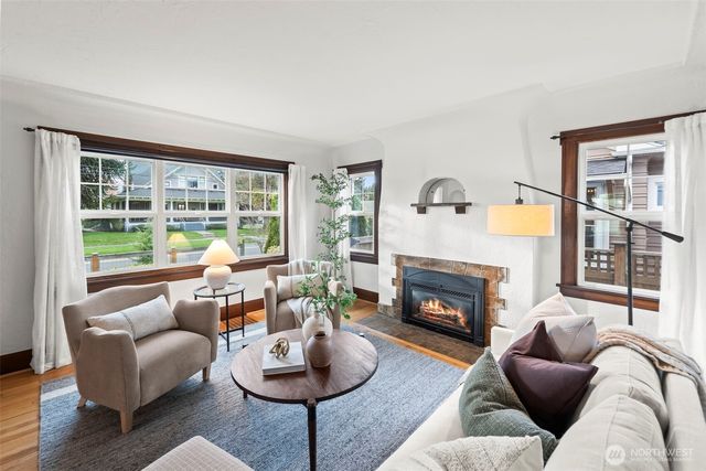 1215 N Alder Street, Tacoma, WA 98406