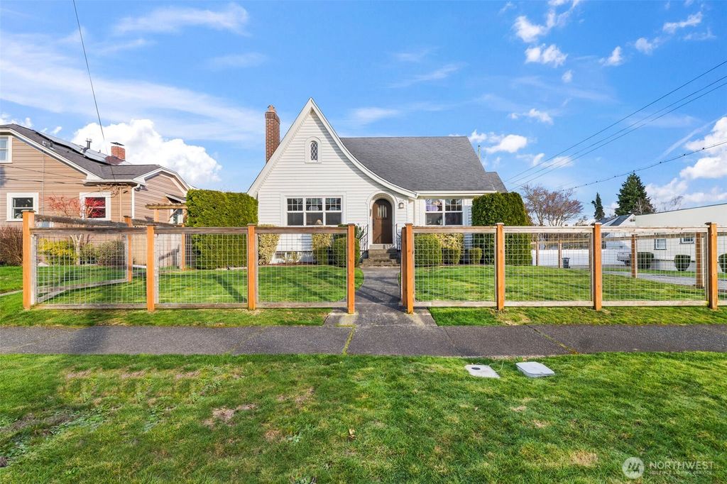 1215 N Alder Street, Tacoma, WA 98406