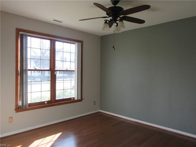 416 Iron Bridge LN, Chesapeake, VA 23323