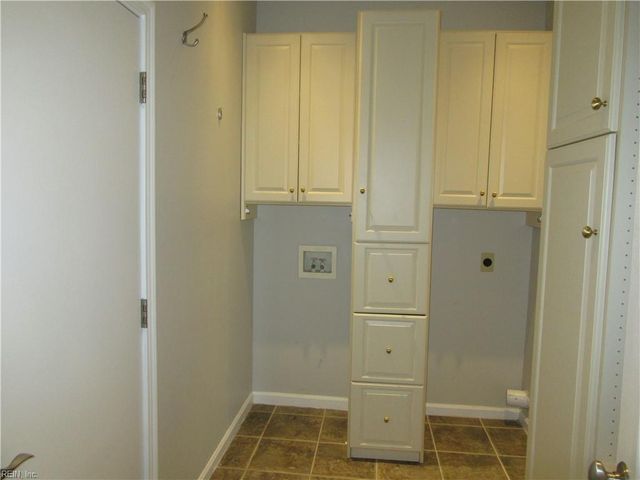 416 Iron Bridge LN, Chesapeake, VA 23323