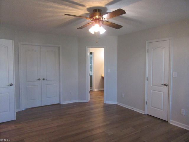 416 Iron Bridge LN, Chesapeake, VA 23323