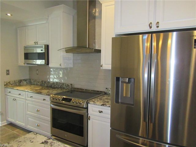 416 Iron Bridge LN, Chesapeake, VA 23323