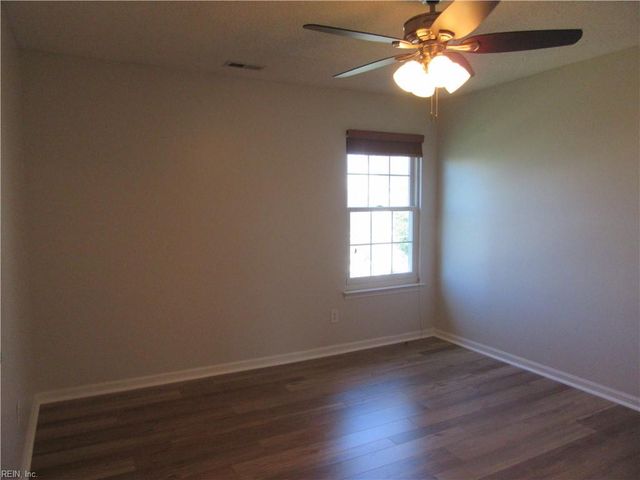 416 Iron Bridge LN, Chesapeake, VA 23323