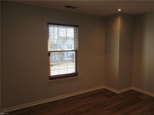 416 Iron Bridge LN, Chesapeake, VA 23323