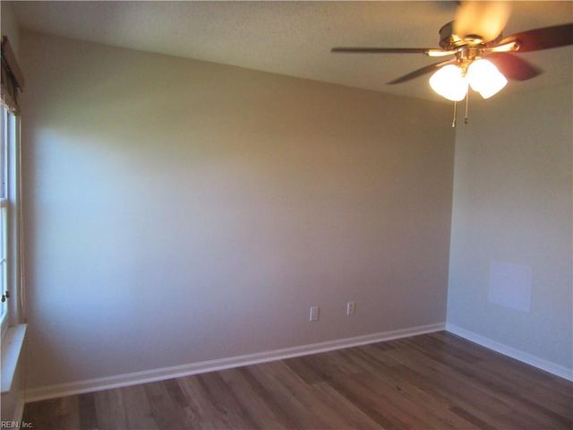 416 Iron Bridge LN, Chesapeake, VA 23323