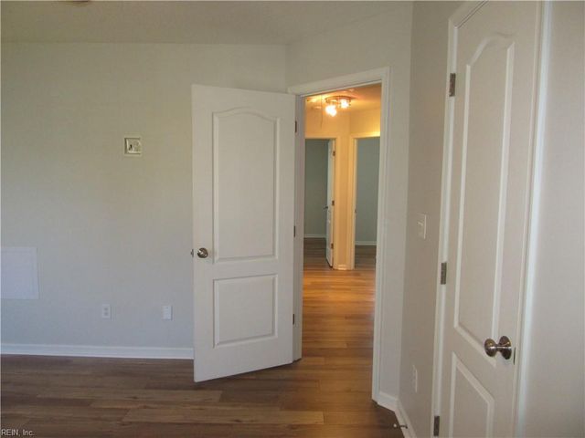 416 Iron Bridge LN, Chesapeake, VA 23323