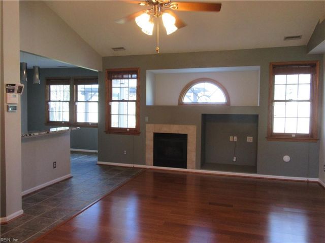 416 Iron Bridge LN, Chesapeake, VA 23323