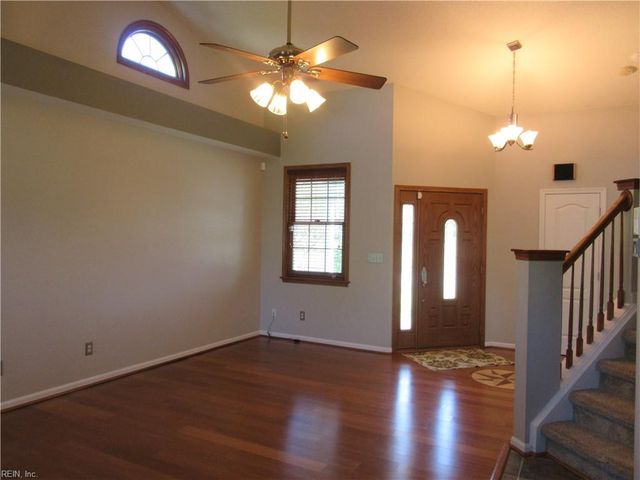416 Iron Bridge LN, Chesapeake, VA 23323