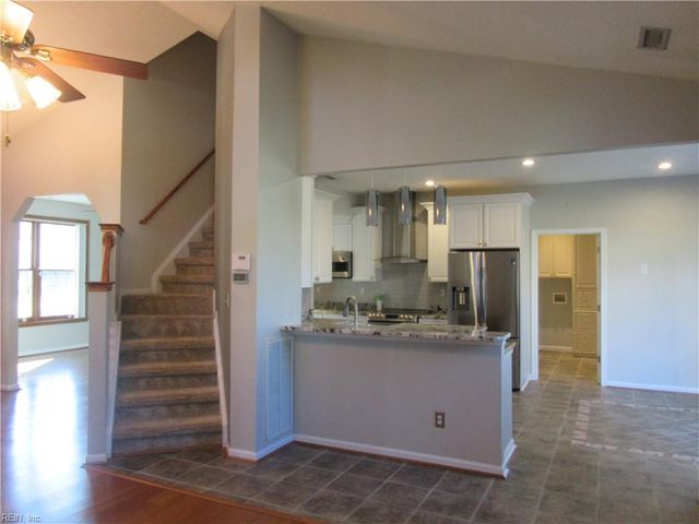 416 Iron Bridge LN, Chesapeake, VA 23323