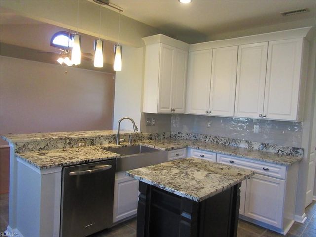 416 Iron Bridge LN, Chesapeake, VA 23323