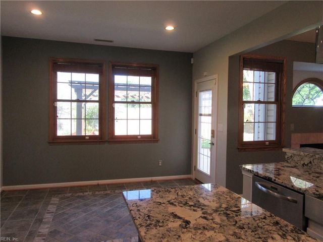 416 Iron Bridge LN, Chesapeake, VA 23323