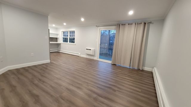 70 Farrwood Ave 11, North Andover, MA 01845