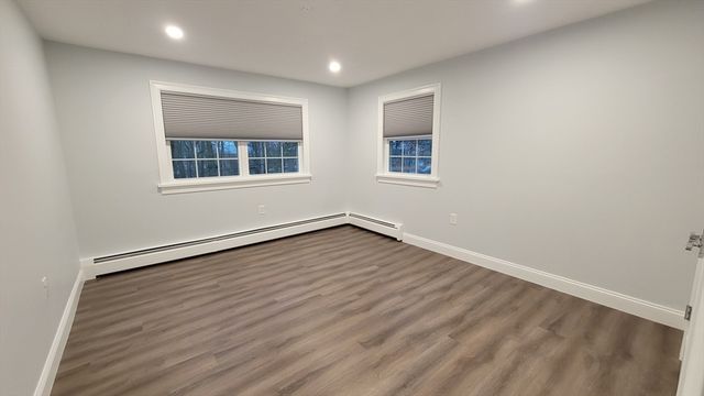 70 Farrwood Ave 11, North Andover, MA 01845