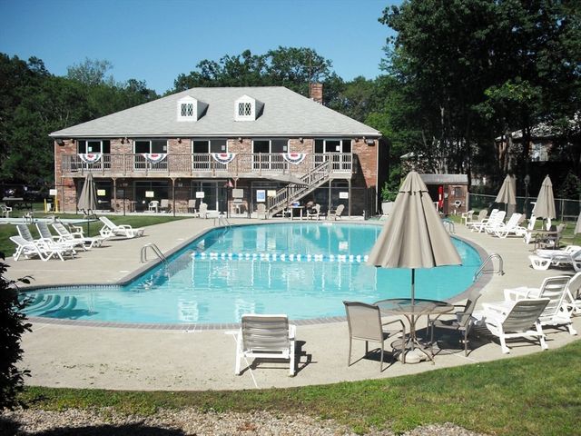 70 Farrwood Ave 11, North Andover, MA 01845