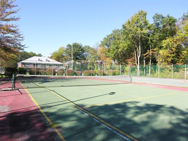 70 Farrwood Ave 11, North Andover, MA 01845