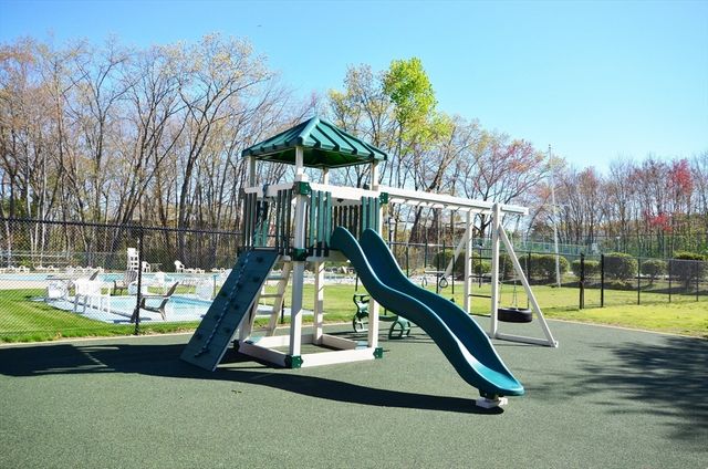 70 Farrwood Ave 11, North Andover, MA 01845