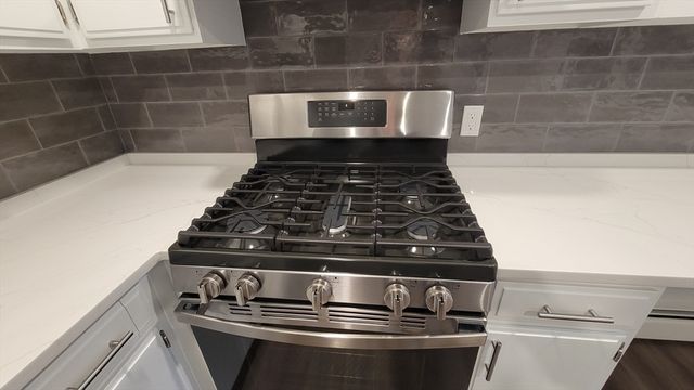 70 Farrwood Ave 11, North Andover, MA 01845