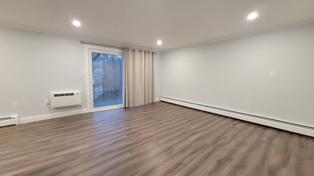 70 Farrwood Ave 11, North Andover, MA 01845