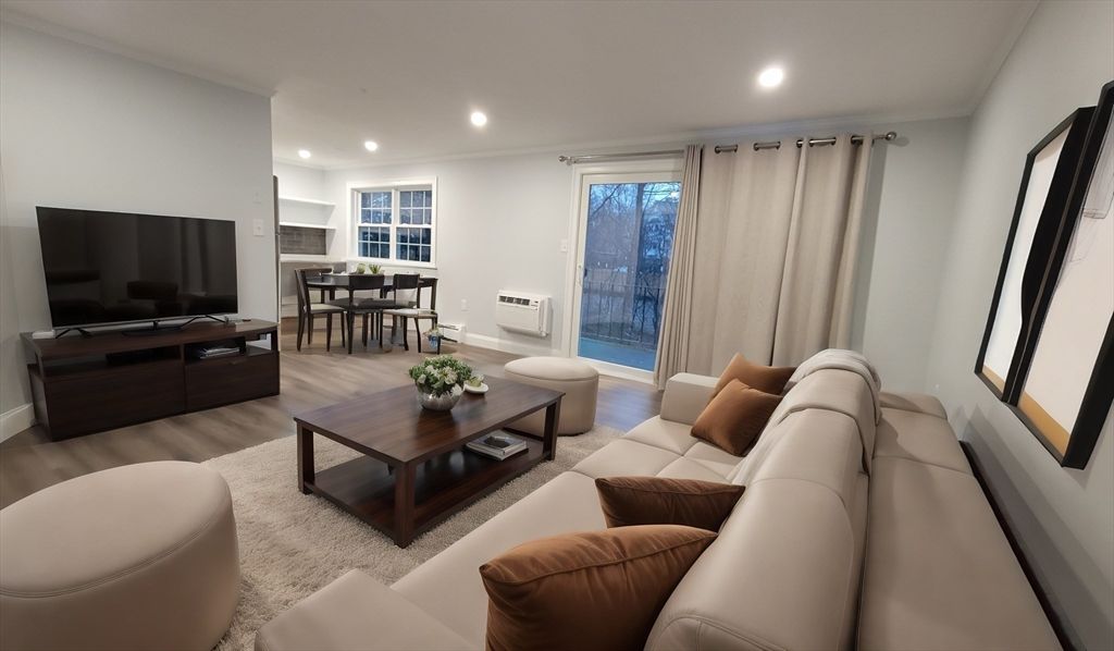 70 Farrwood Ave 11, North Andover, MA 01845