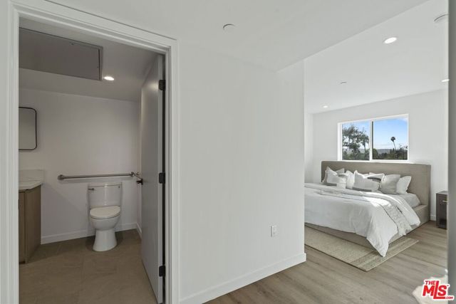 10918 Camarillo Street 301, North Hollywood, CA 91602