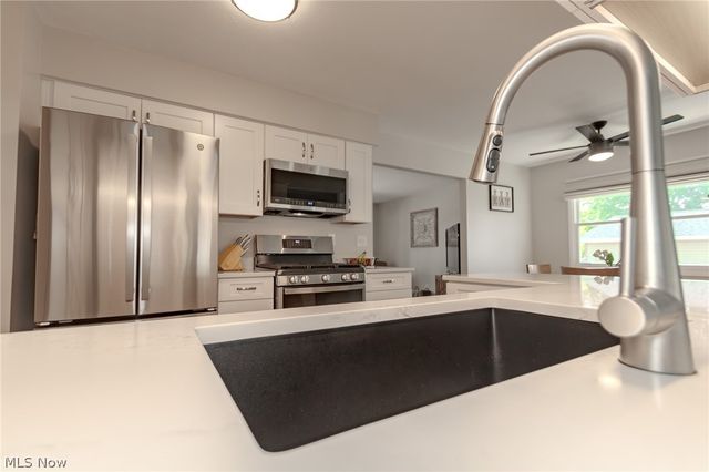 5600 Reef Road, Mentor On The Lake, OH 44060