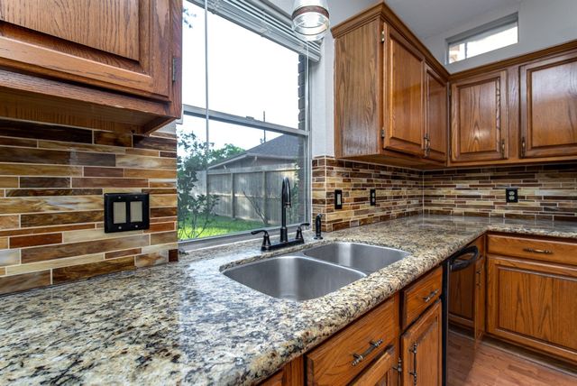 2710 Double Lake Drive, Missouri City, TX 77459