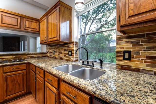 2710 Double Lake Drive, Missouri City, TX 77459