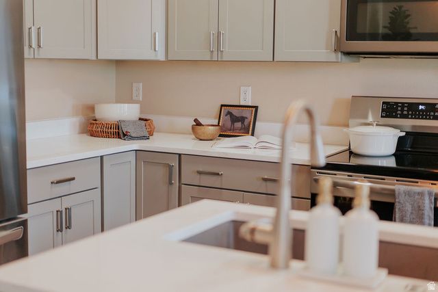 14603 S PEBBLE ROSE DR, Herriman, UT 84096