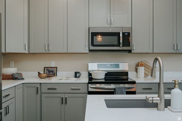 14603 S PEBBLE ROSE DR, Herriman, UT 84096