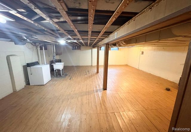 2332 Nolen Drive, Flint, MI 48504