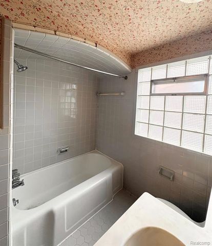 2332 Nolen Drive, Flint, MI 48504