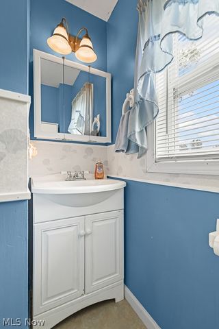 1235 Elm Street, Sebring, OH 44672