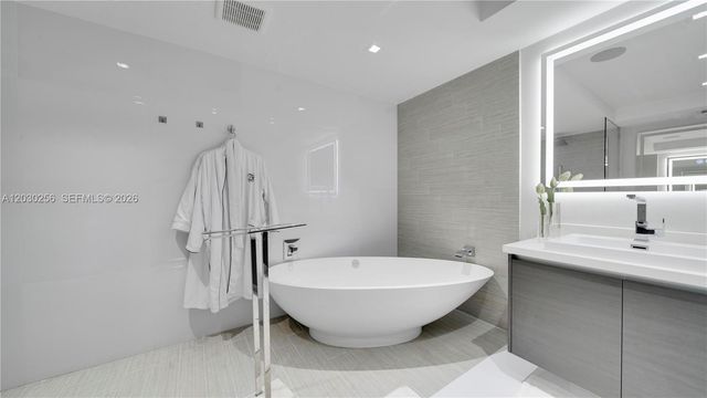 330 Sunny Isles Blvd 5-1107, Sunny Isles Beach, FL 33160