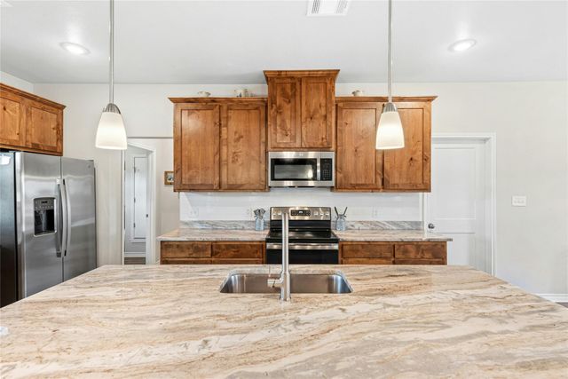 195 Rosebud Ranch RD, Bertram, TX 78605