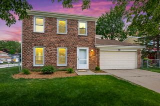 5039 Chambers Drive, Hoffman Estates, IL 60010