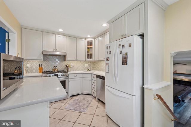 4946 JAMES PL, Brookhaven, PA 19015