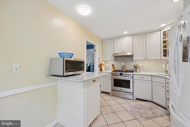 4946 JAMES PL, Brookhaven, PA 19015