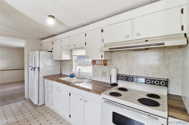 6295 W Green Acres Street, Homosassa, FL 34446