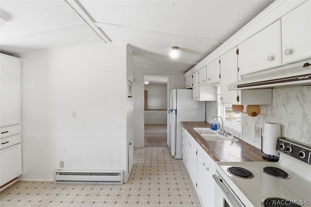 6295 W Green Acres Street, Homosassa, FL 34446