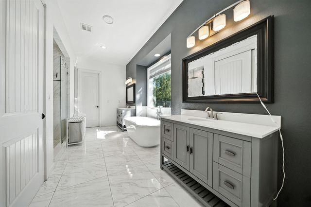 1102 Hope Lane, Redding, CA 96003