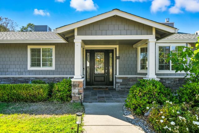 1102 Hope Lane, Redding, CA 96003