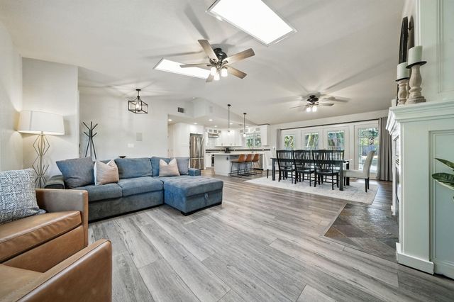 1102 Hope Lane, Redding, CA 96003