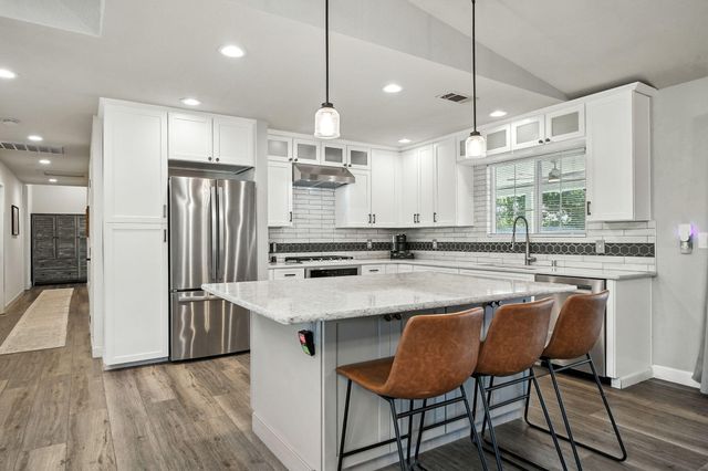 1102 Hope Lane, Redding, CA 96003